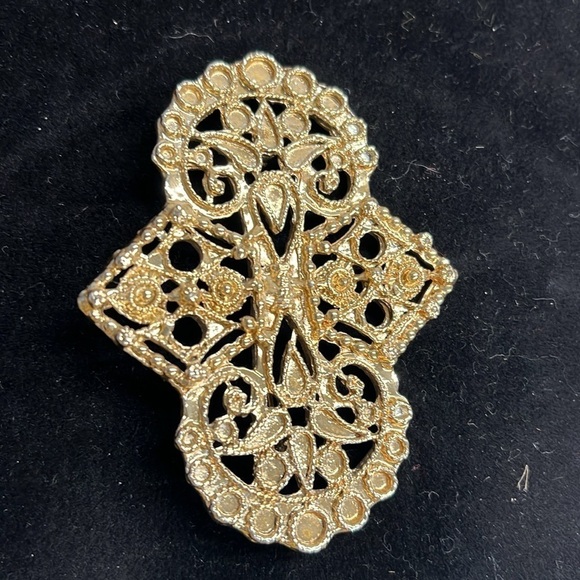 Jewelry - Vintage Filigree Goldtone Brooch Pin
